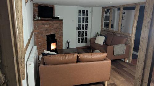 Moreton House | Magpie Cottage