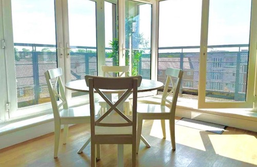Bray on Thames Apartment | Maidenehad Spacious Spectacular and Modern 3 Bedroom 2 Bathroom Penthouse 14