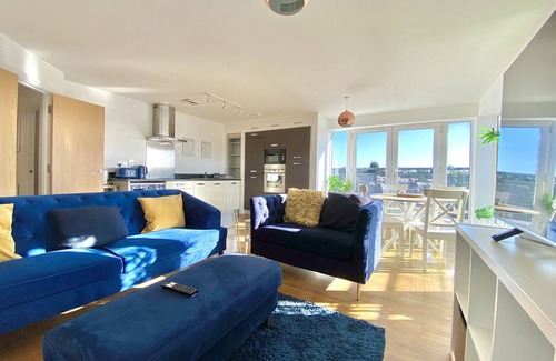 Bray on Thames Apartment | Maidenhead - Stunning, Spacious - Three Bedrooms (Two Bath) Apartment