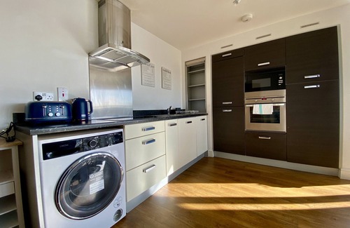 Bray on Thames Apartment | Maidenhead - Stunning, Spacious - Three Bedrooms (Two Bath) Apartment