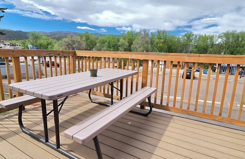 Manitou Springs House | Main House: 3BR Retreat + Kitchen