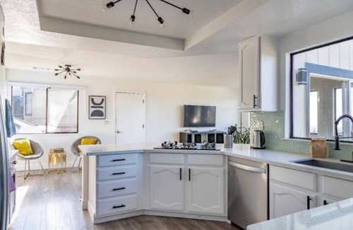 Leona Heights House | Main House + Guest Unit! 5 Bed/3.5 Bath, Oakland Hills