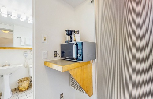 West End Cabin | Main St room - pool & hot tub - walk to lifts, dog-friendly, 3rd floor balcony