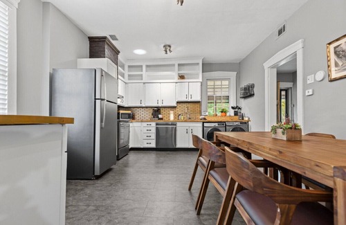 St. Charles Apartment | Main Street Living! 2 Bedroom Unit right On Main!