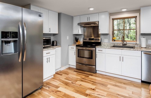 Freeport House | Maine Barn Hideaway- 2nd Floor Private Guesthouse