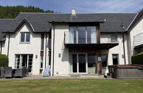 Kenmore House | Mains of Taymouth, Kenmore ~ 5* Bruadair House - sleeps 8 guests in 4 en suite bedrooms and has pri