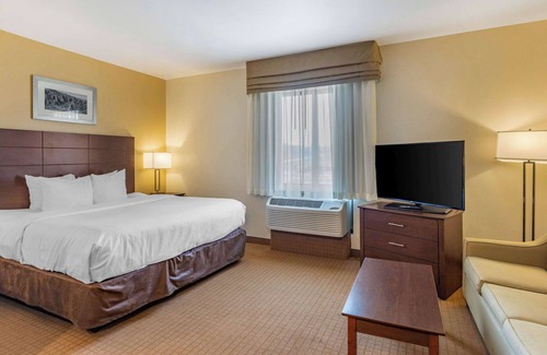 Sun Valley Hotel | MainStay Suites Near Denver Downtown