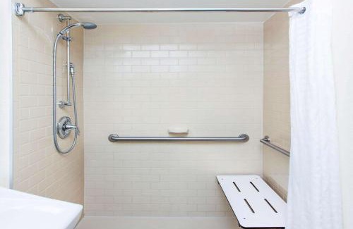 Greenwich Hotel | MainStay Suites - Wichita NE