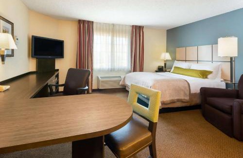 Greenwich Hotel | MainStay Suites - Wichita NE