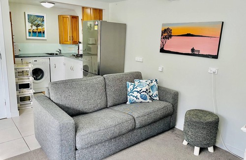 Mairangi Bay Apartment | Mairangi Bay Beach Coastal Studio