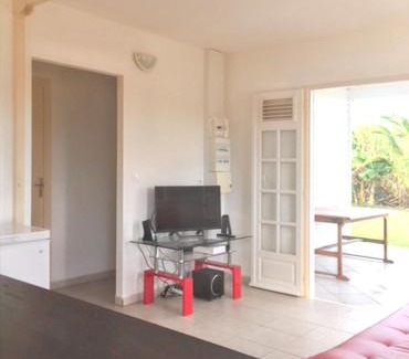 Anse-Bertrand House | Maison accueillante à Anse-Bertrand avec jardin privé 70 m²