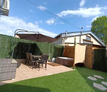 Lempty House | Maison Althéa - Calme, Spa & Extérieur plein sud