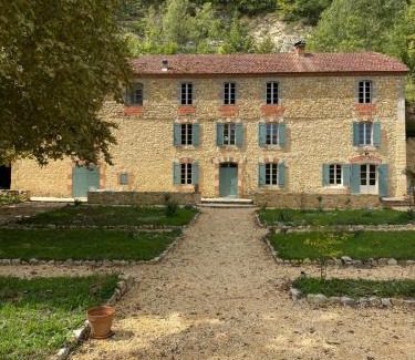 Sauveterre-la-Lemance Bed & Breakfast | Maison as Cambous