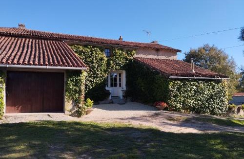 Clesse House | Maison au calme avec vue étang
