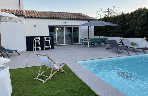 Marseillan House | Maison Céladon Piscine Bord D'étang