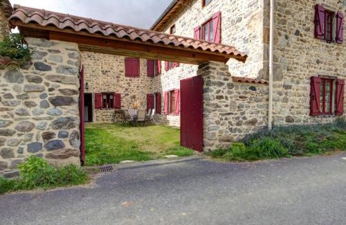 Saint-Just-en-Bas House | Maison chaleureuse avec cheminée et terrasse dans le parc naturel Livradois-Forez - FR-1-496-19