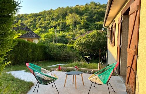 Vezillon House | Maison chaleureuse dans un écrin de verdure