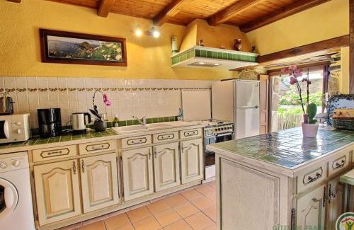 Tredrez-Locquemeau House | Maison charmante à Trédrez-Locquémeau avec jardin et terrasse