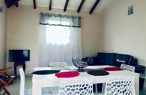 Petit-Canal House | Maison charmante avec vue sur la mer à Petit-Canal + Jacuzzi