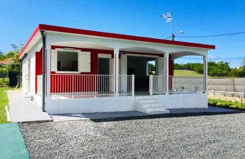 Le Moule House | Maison charmante proche de la plage au Moule avec piscine