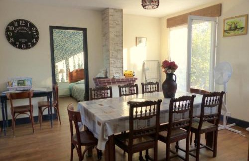 Couleuvre House | Maison confortable à Couleuvre avec climatisation et jardin clos - FR-1-489-284