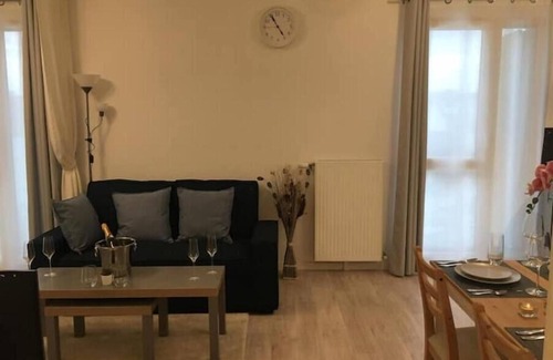 Arnouville Apartment | Maison Cosy One - Parking S/sol et Wifi Gratuit