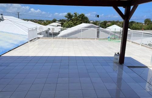 Le Moule House | Maison de 2 chambres avec piscine partagee terrasse et wifi a Le Moule a 5 km de la plage