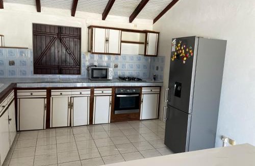 Le Moule House | Maison de 2 chambres avec piscine partagee terrasse et wifi a Le Moule a 5 km de la plage