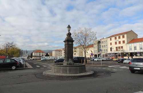 Clermont-Ferrand Apartment | Maison de bourg dans un quartier médiéval, avec café et thé offert