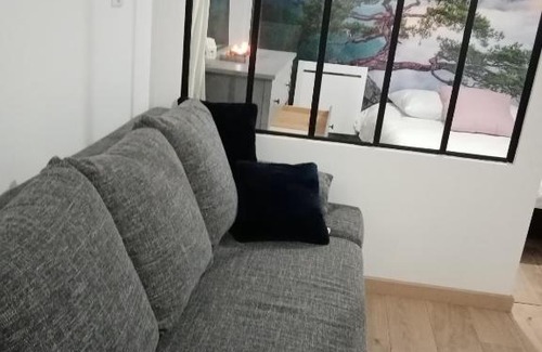 Clermont-Ferrand Apartment | Maison de bourg dans un quartier médiéval, avec café et thé offert