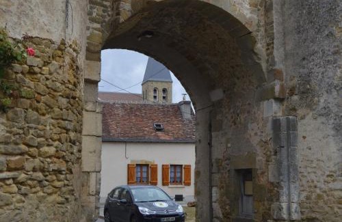 Levroux House | Maison de Bourg Rénovée avec Jardin et Salle de Jeux à Levroux - FR-1-591-204