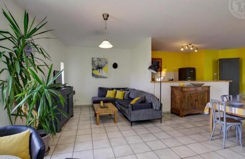 Saint-Just-la-Pendue House | Maison de campagne lumineuse avec jeux extérieurs à Saint-Just-la-Pendue - FR-1-496-52