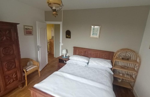 Belle-Isle-en-Terre House | maison de campagne en bordure de forêt