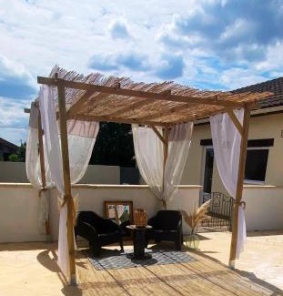 Savignac-sur-Leyze House | Maison de Campagne 4 places, avec Piscine et Jacuzzi