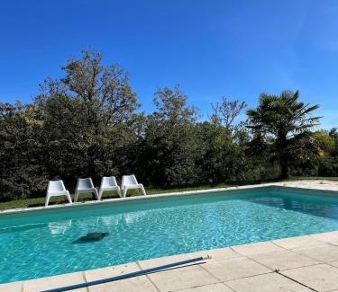 Agonac House | Maison de campagne avec grande piscine