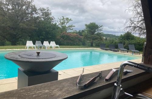 Agonac House | Maison de campagne avec grande piscine