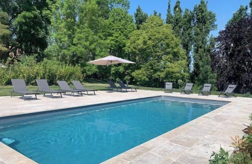 Beynes House | Maison de Campagne Chaleureuse Avec Piscine