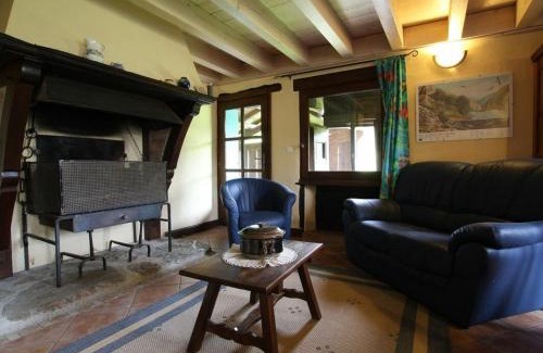 Villeneuve-dʼAllier House | Maison de caractère avec terrasse à 300m de l'Allier, idéale pour pêche, détente et activités familiales - FR-1-582-208