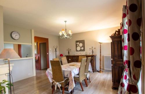 Trelissac House | Maison de Charme avec Wifi et Parking à Trélissac - FR-1-616-74