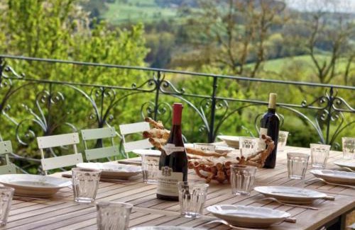 Saint-Symphorien-de-Lay House | Maison de ville rénovée avec jardin, proche centre-ville de Saint-Symphorien-de-Lay - FR-1-496-312