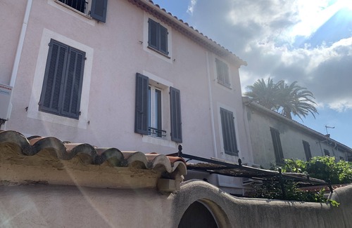 Le Brusc House | Maison de Pêcheurs sur le Port du Brusc