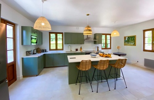 Bourdeilles Villa | Maison De La Dronne - Four Bedroom Villa, Sleeps 8