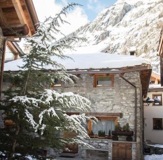 Courmayeur Apartment | Maison De Meuny