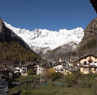 Courmayeur Apartment | Maison De Meuny