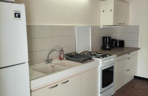 Migne House | Maison de plain-pied au bord d'un étang en Berry, avec services inclus et garage pour vélos/motos - FR-1-591-353