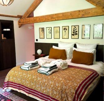 Le Vaudoue House | Maison de Reve avec Sauna en Pleine Foret