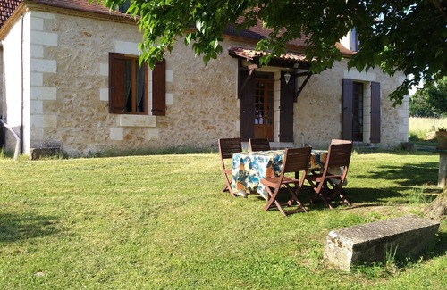 Bergerac House | Maison de Style Périgourdine Entourée de 6 Hectares de Prairies