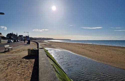 Saint-Come-de-Fresne House | Maison de vacance, 4min à pied de la plage - Parking privé - Wifi gratuit - Terrasse - Calme