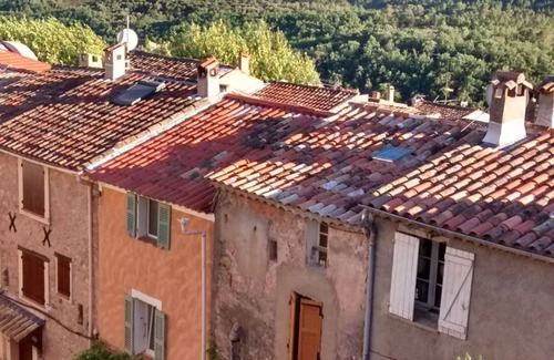 Bagnols-en-Foret House | Maison de Village Avec Terrasse