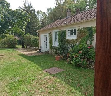 Narcy House | Maison de village en bord de rivière